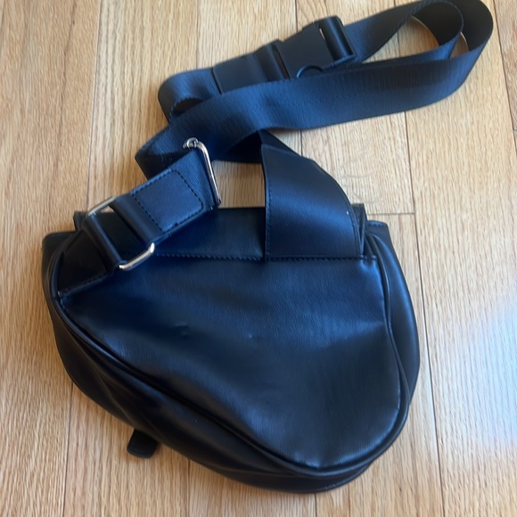 Black Crossbody Bag Adjustable - Picture 4 of 7